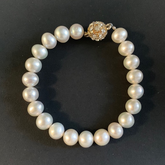 Genuine Pearl and crystal bracelet. Closure zircon round - Picture 1 of 3